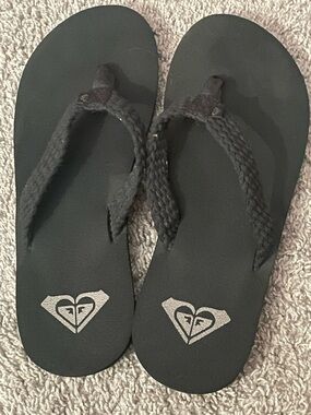 Roxy Black Braided-Strap Flip Flops with Silver Logo worn once
